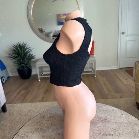 Bebe black crop top. SIZE S/P - Picture 4 of 9